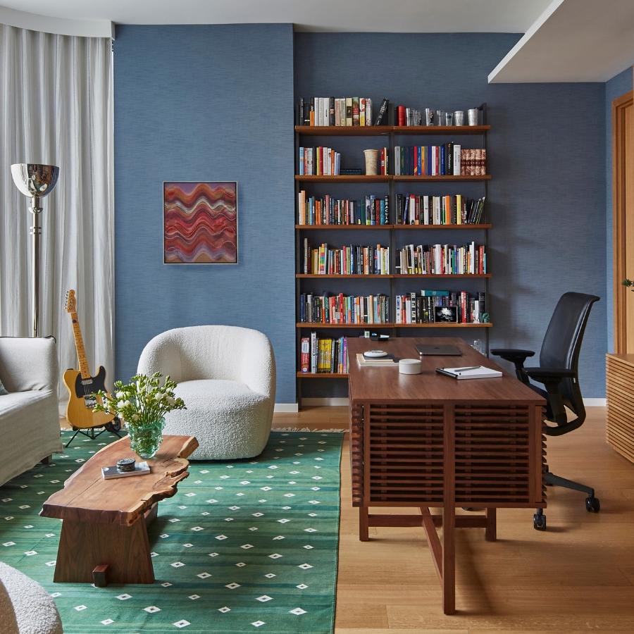 Calming tones accent this gorgeous home office in SoHo. Mandalay has an intricate woven texture that mimics silk fabric and adds stunning depth to the wall in a comforting blue.⁠